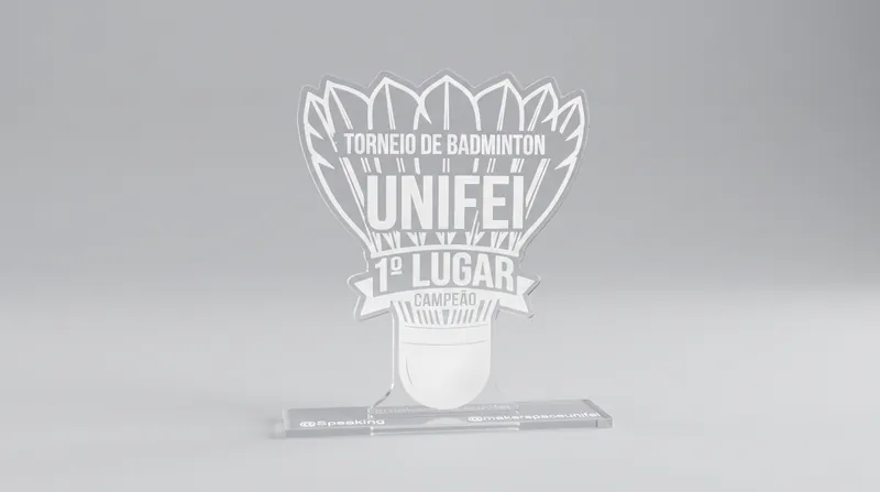 Troféu de badminton em acrílico cristal com silhueta temática gravada a laser e base preta